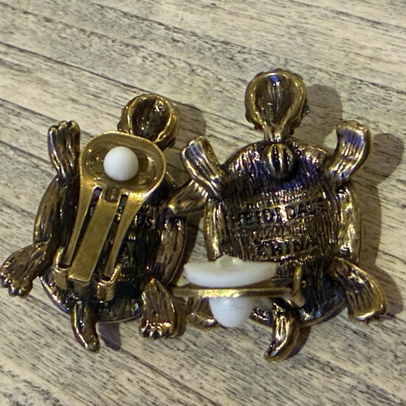 Heidi Daus Green Glass Pearl Necklace w/ Turtle Pendant & Clip-On Earrings Set - Picture 6 of 6